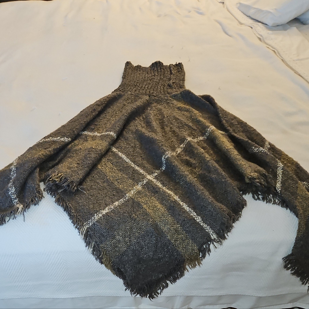 Gray Plaid Women's Cape